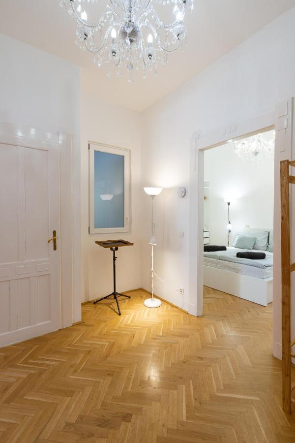 Garys Bright And Spacious Two Bedroom Flat Near Danube Budapest Luaran gambar