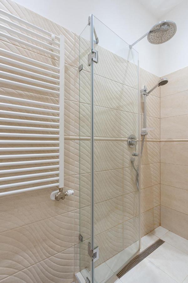 Garys Bright And Spacious Two Bedroom Flat Near Danube Budapest Luaran gambar